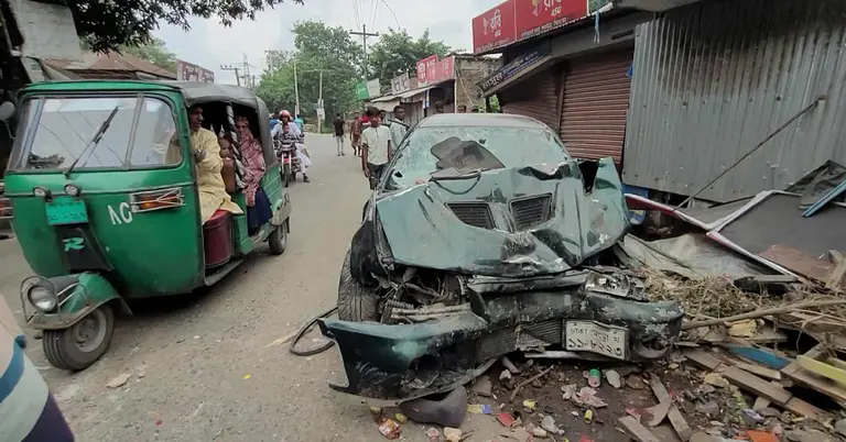 দুর্ঘটনার পর প্রাইভেটকার